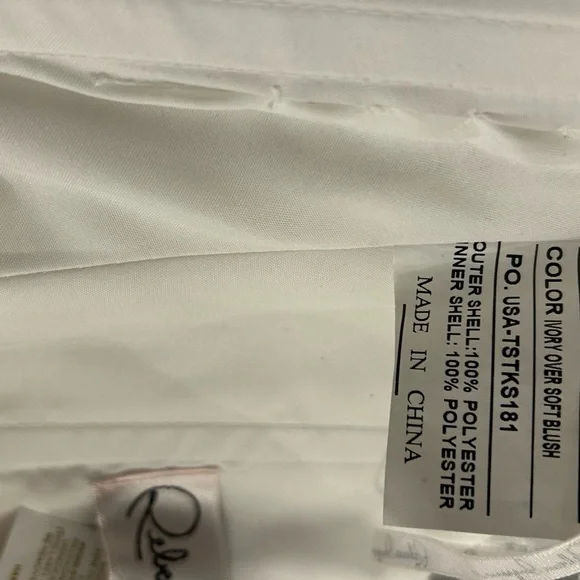 Elegant White Lace Wedding Dress - Picture 11 of 14